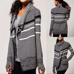 Ivivva Lululemon Black Feelin Toasty Wrap Cardigan
Sweater Girls Size 14